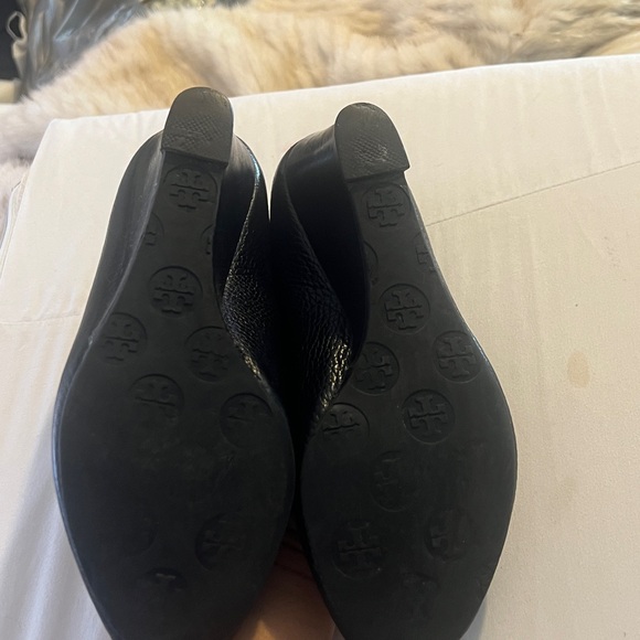 Tory Burch Black Leather Logo Cap-Toe Ballet Flats - Picture 3 of 7